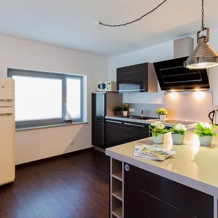 Zeitlos Mit Sund- Und Seeblick Apartmán Altefähr